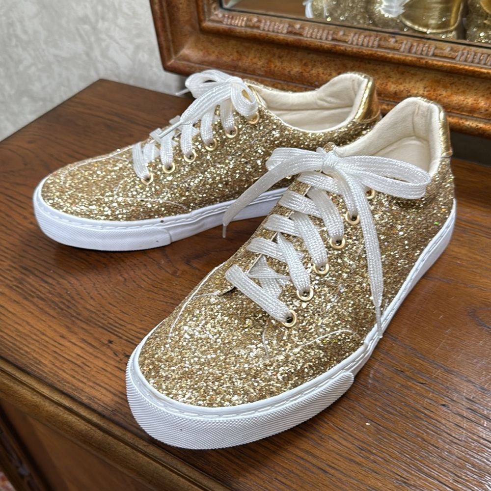 NWOT Jeekopeg Gold Glitter Sneakers with White & Gold laces included. Size 9 /40
